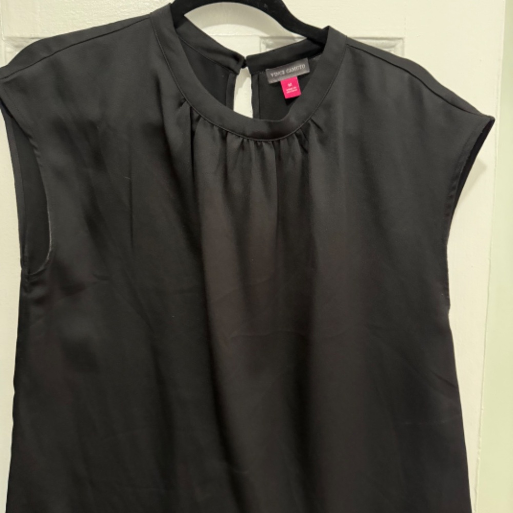 Vince Camuto Women sleeveless satin blouse size M